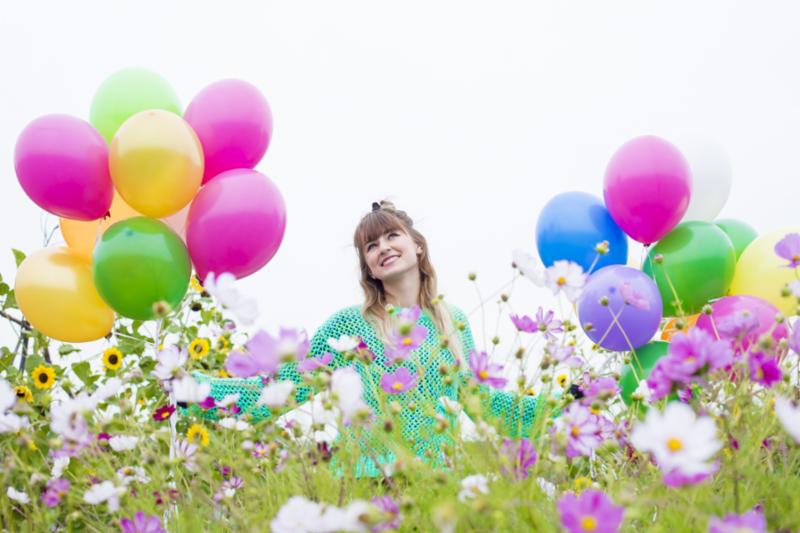 girl_baloons.jpg