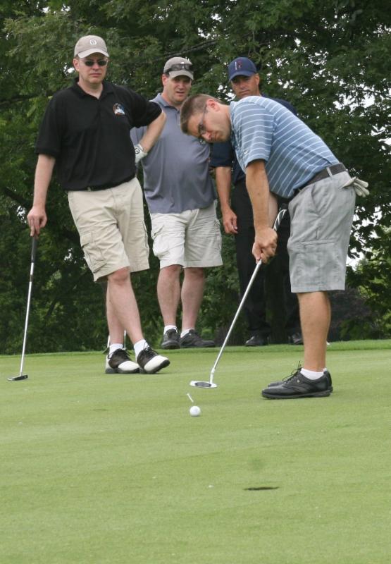 2014 golfer sinking a putt
