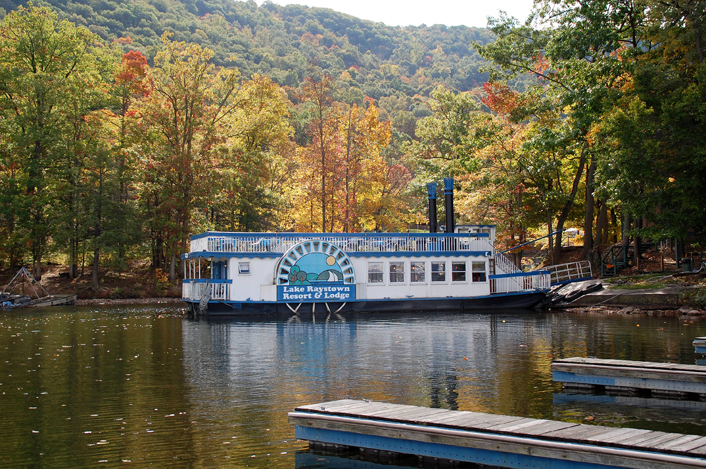 Proud Mary Showboat at Lake Raystown Resort