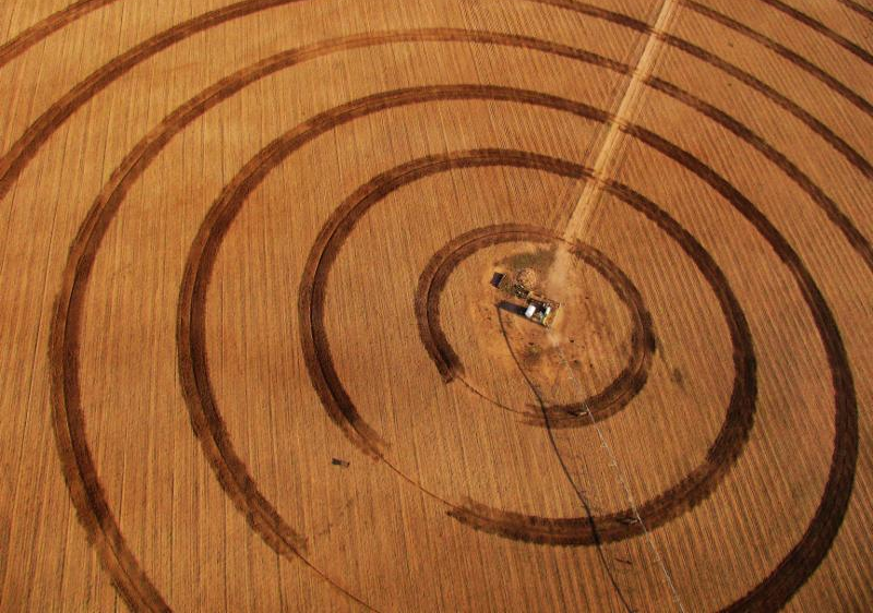 center pivot irrigation BAlvarius Flickr