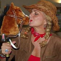 suz kissing horse