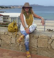 suz on wall in italy