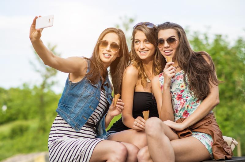 women_selfie.jpg