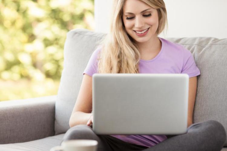 woman_smiling_laptop.jpg
