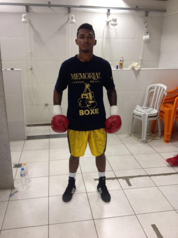 Vitor Jones Freitas stops Lucio in 1 18 53f7d184 110f 4957 a14c 1177309b9708