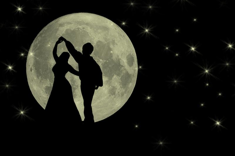 two people in love dancing under the stars