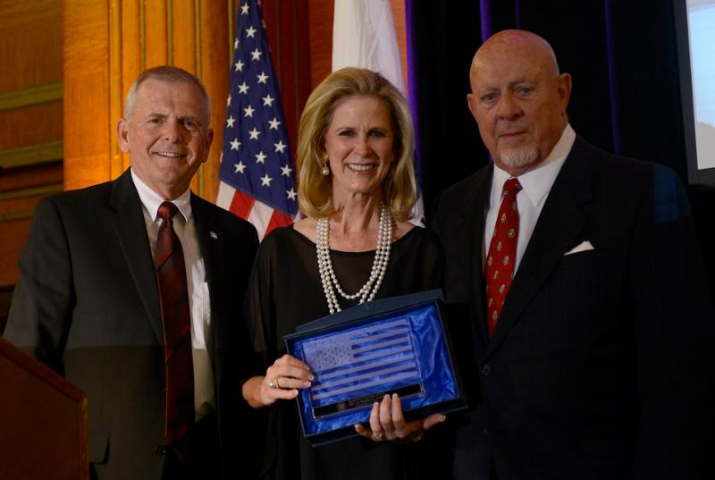 Bill and Rebecca Dunn receive the Foundation of Bill and Rebecca Dunn receive the Foundation of