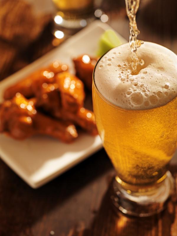 pouring_beer_chicken_wing.jpg