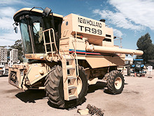 RECEIVED FOR WRECKING (GAWLER)! New Holland TR99 Header