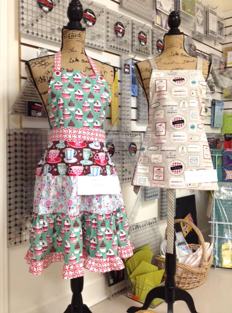 aprons xmas 15