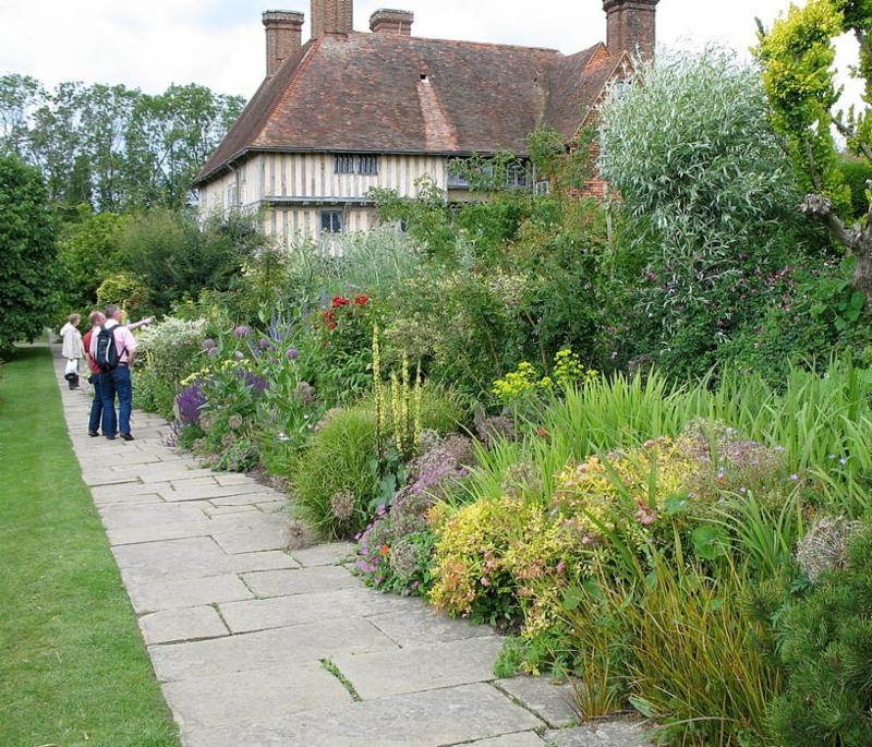 Perennial border