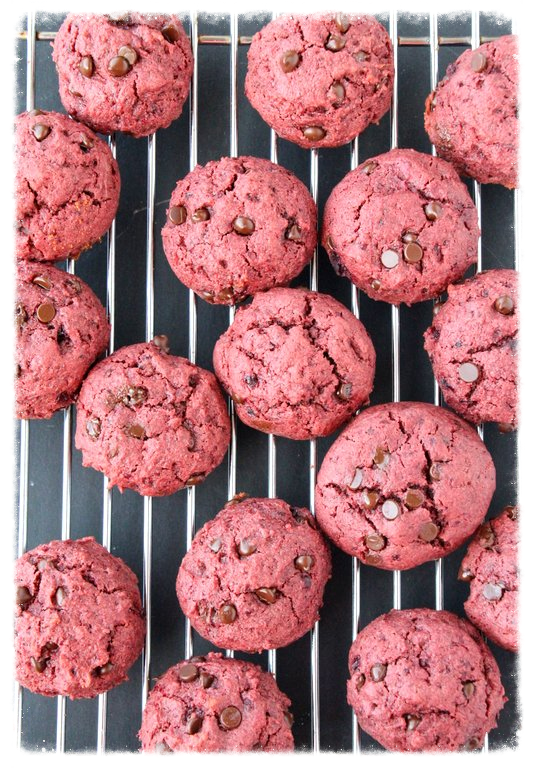RED VELVET COOKIES