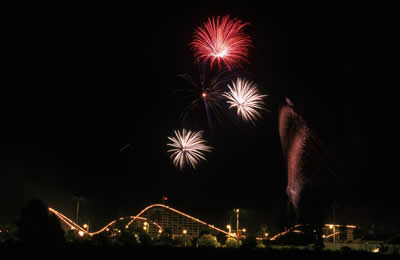 themepark-fireworks.jpg