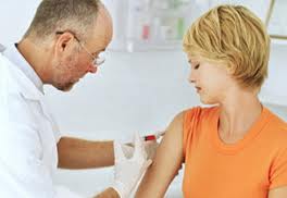 woman gets flu shot