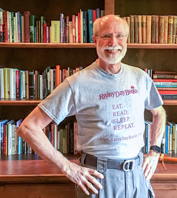 Rainy Day Books Short Sleve T-Shirt 05282016