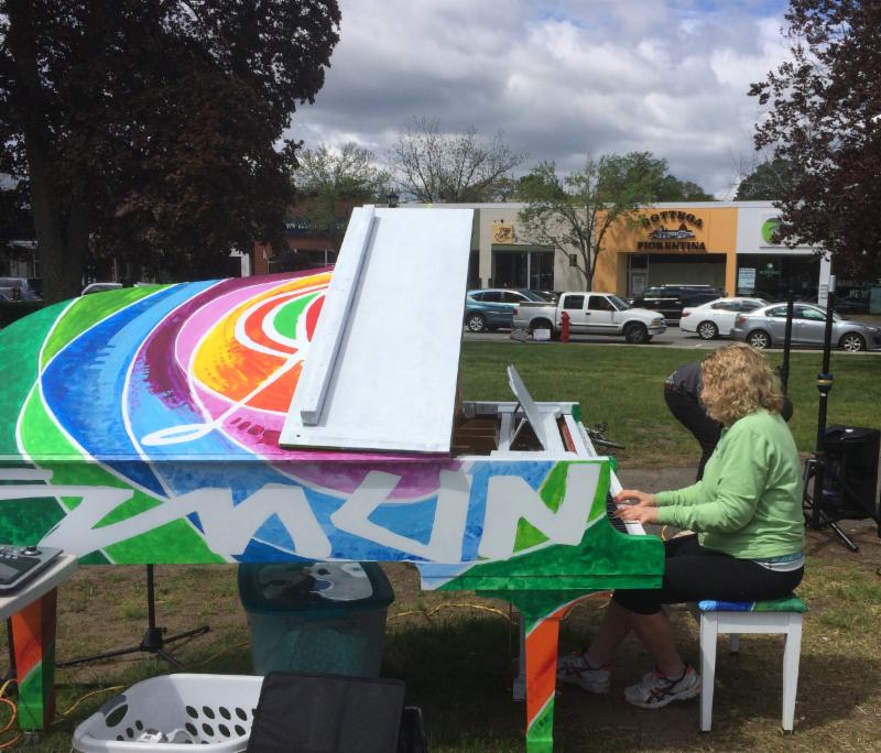 Playing the piano with a heart