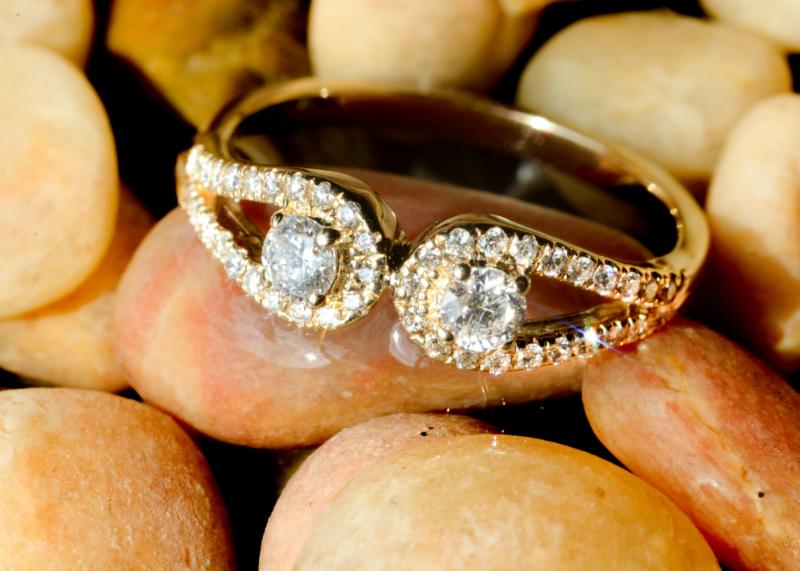 20 Engagement Rings Under 1000