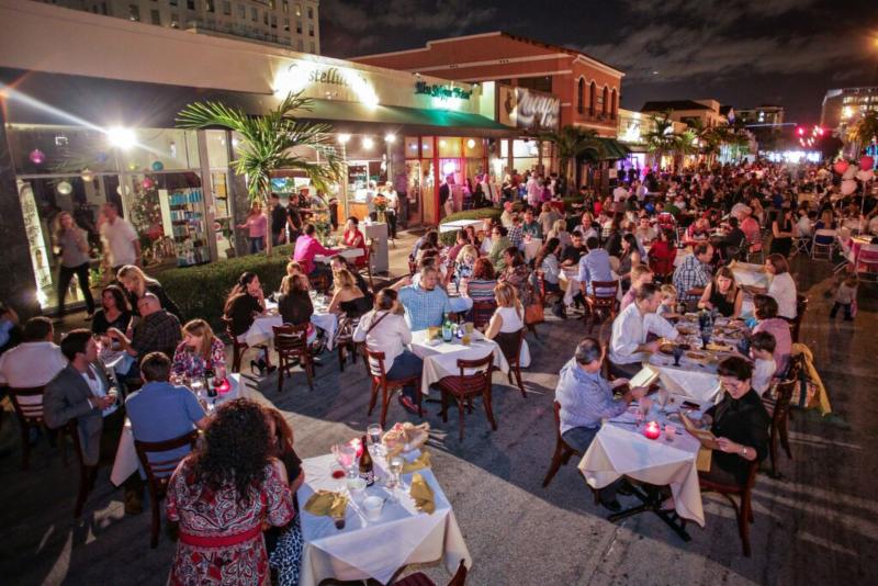 giralda bajo estrellas