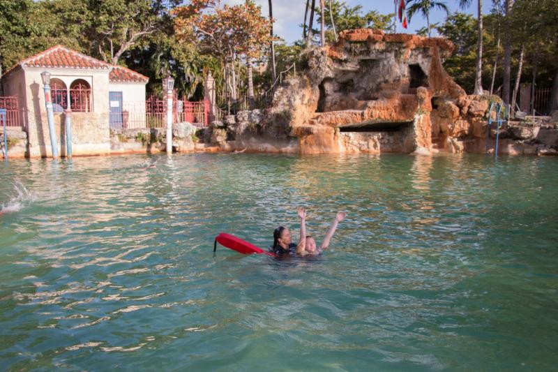 nadando en Venetian Pool