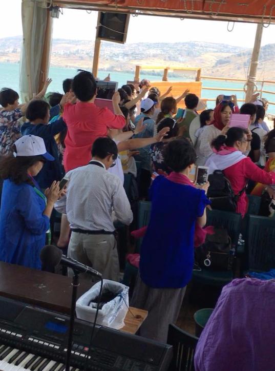 Worship on Kineret 2