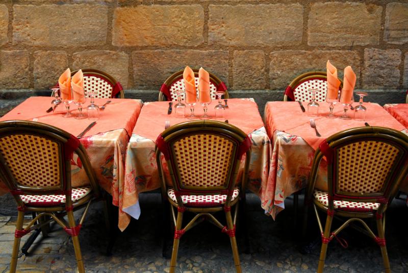 outdoor_dining_tables.jpg