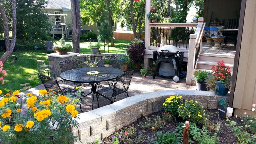 Create an entertainment area in your backyard