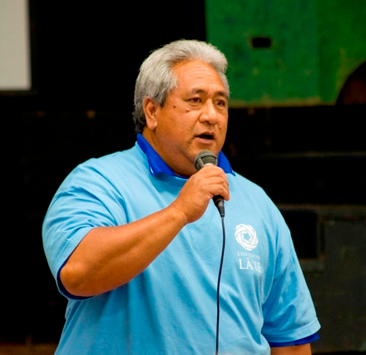 LCA President Pane Meatoga, Jr., at a previous community meeting