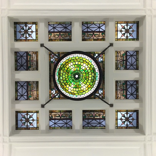 No filter just #artislovecomealive by looking up to see #awe. I #love old #architecture & #craftmanship, #libraries = #thesantuaryofwords #sallyaderton #unconditionallove #intuitiveartsandsciences #thecreationstation